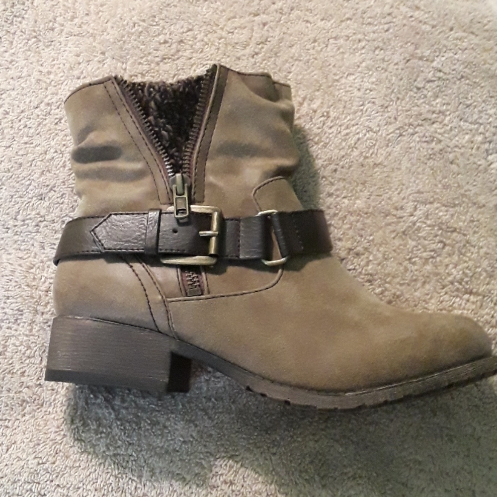 NWOT Suede Olive Green Boots